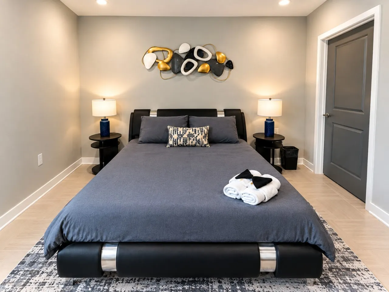 The City Glow Spacious 2BR 2 Queens 6