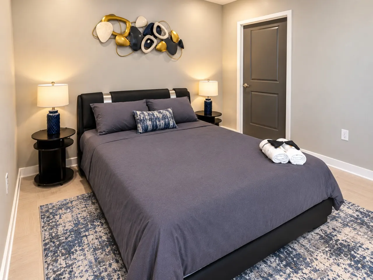 The City Glow Spacious 2BR 2 Queens 7
