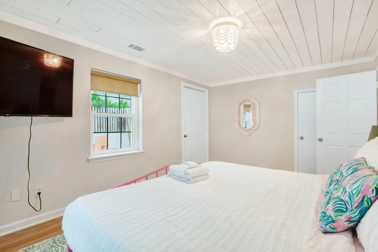 Salt Gypsy Unit A: Expansive Outdoor Space w Pool 19