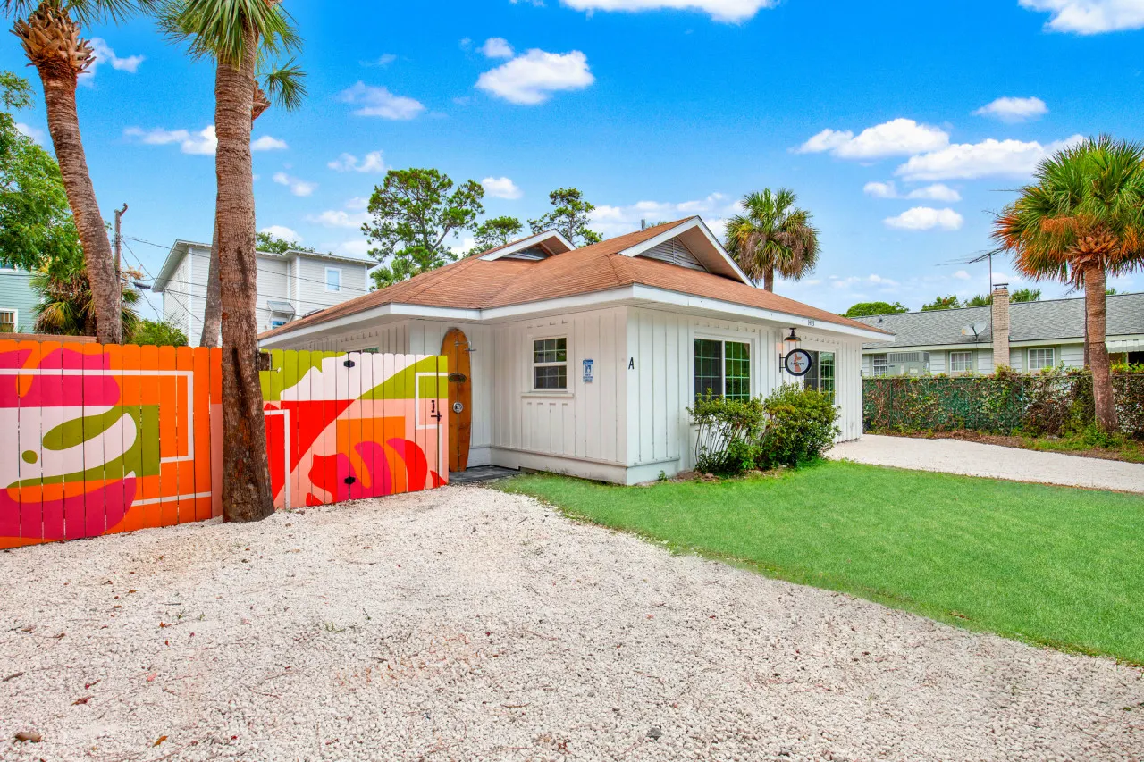 Salt Gypsy Unit A: Expansive Outdoor Space w Pool — photo 5