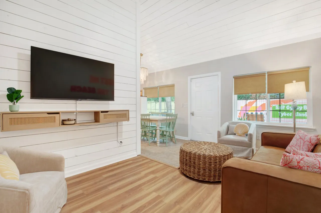 Salt Gypsy Unit A: Expansive Outdoor Space w Pool 7