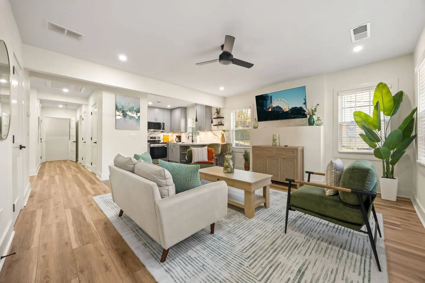 Home w/ Guest Studio Near Mercedes-Benz 10
