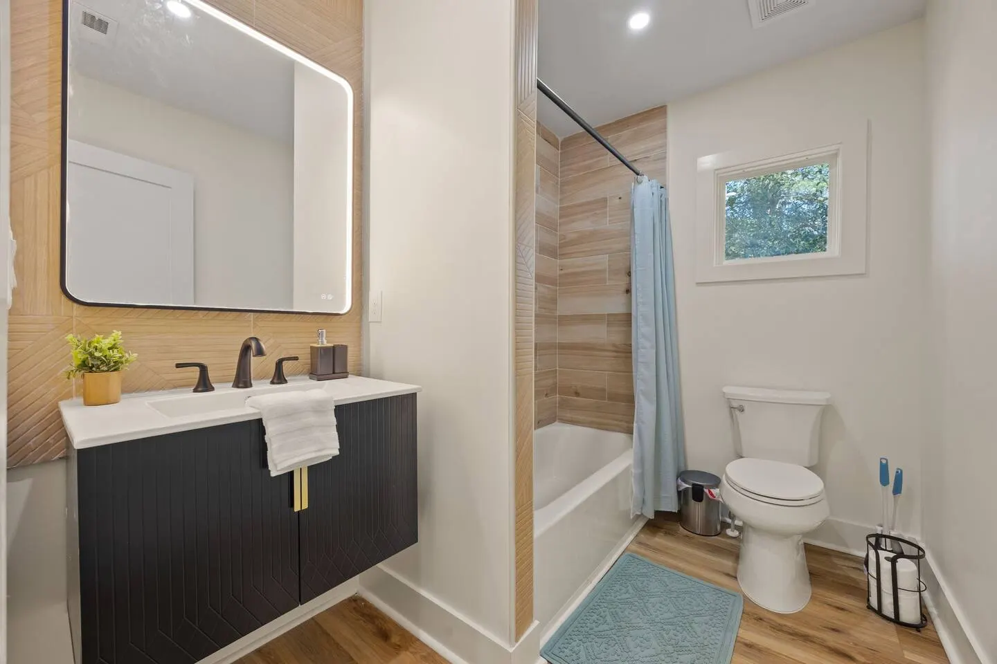 Home w/ Guest Studio Near Mercedes-Benz 20