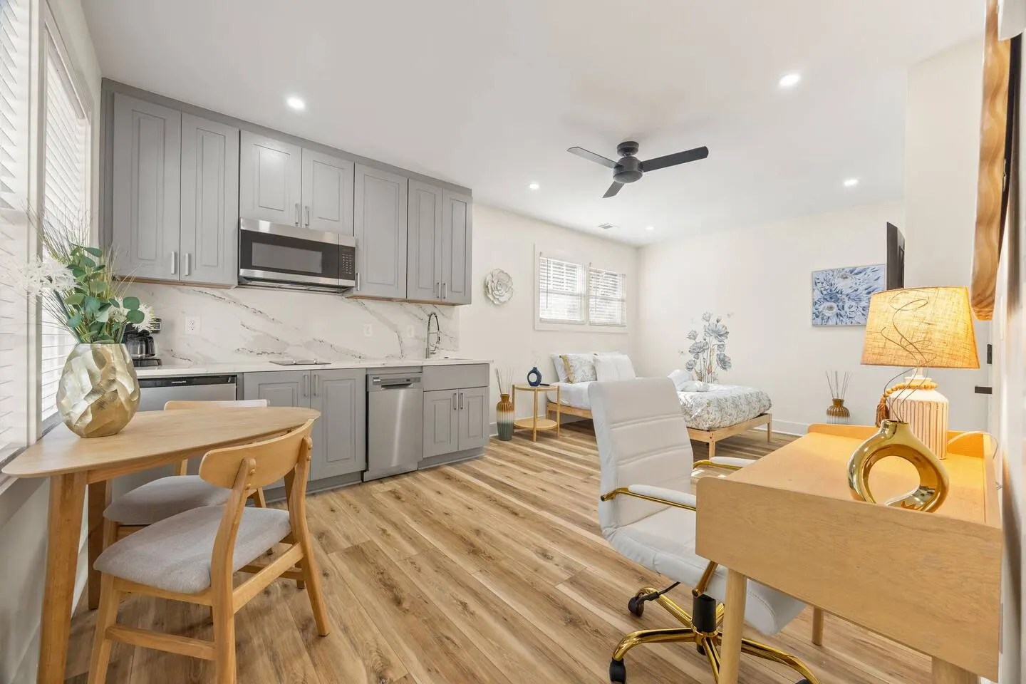 Home w/ Guest Studio Near Mercedes-Benz 6