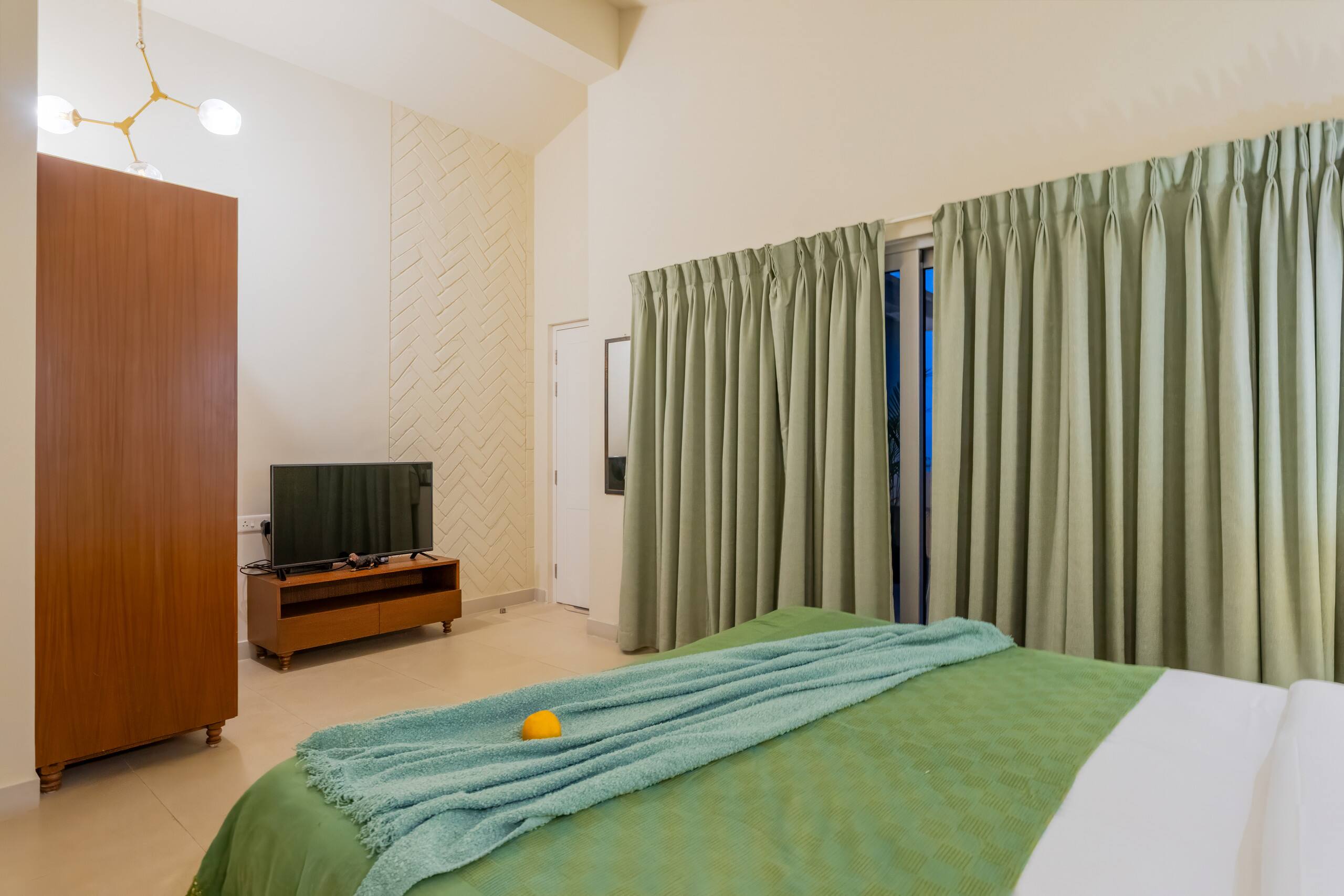 Sereno Horizon 3bhk Penthouse pvt jacuzzi rooftop 33