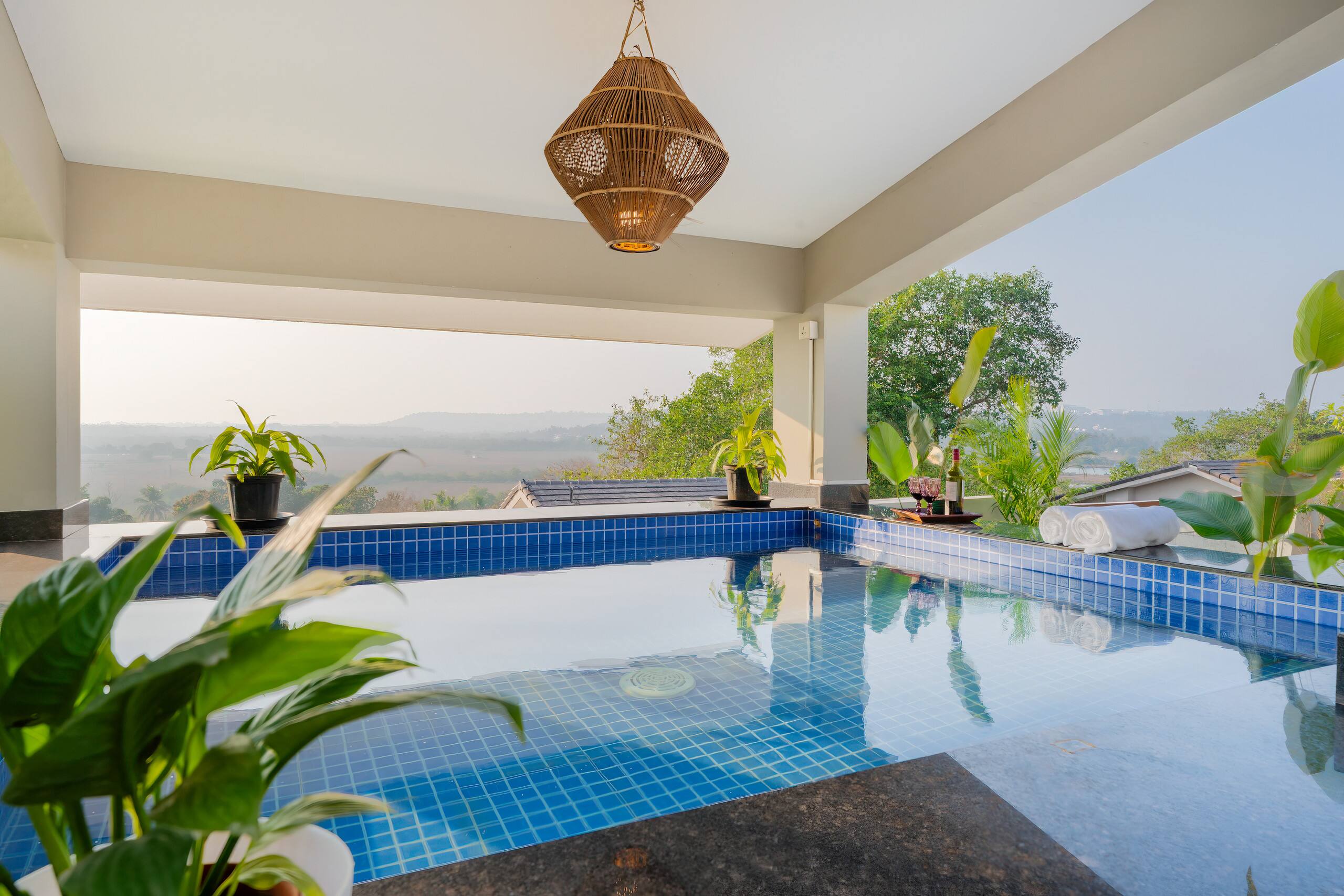 Sereno Horizon 3bhk Penthouse pvt jacuzzi rooftop — photo 2