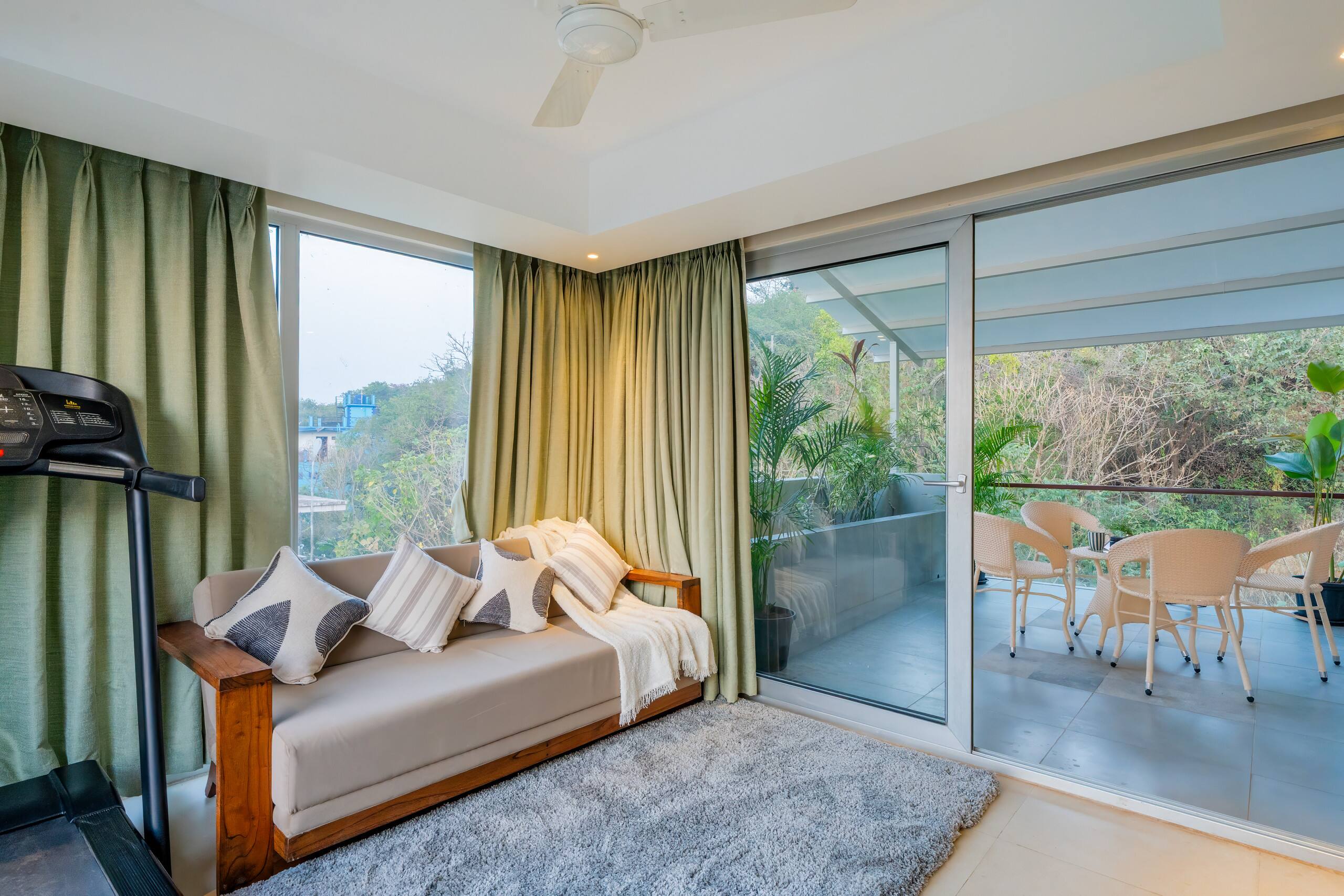 Sereno Horizon 3bhk Penthouse pvt jacuzzi rooftop 39