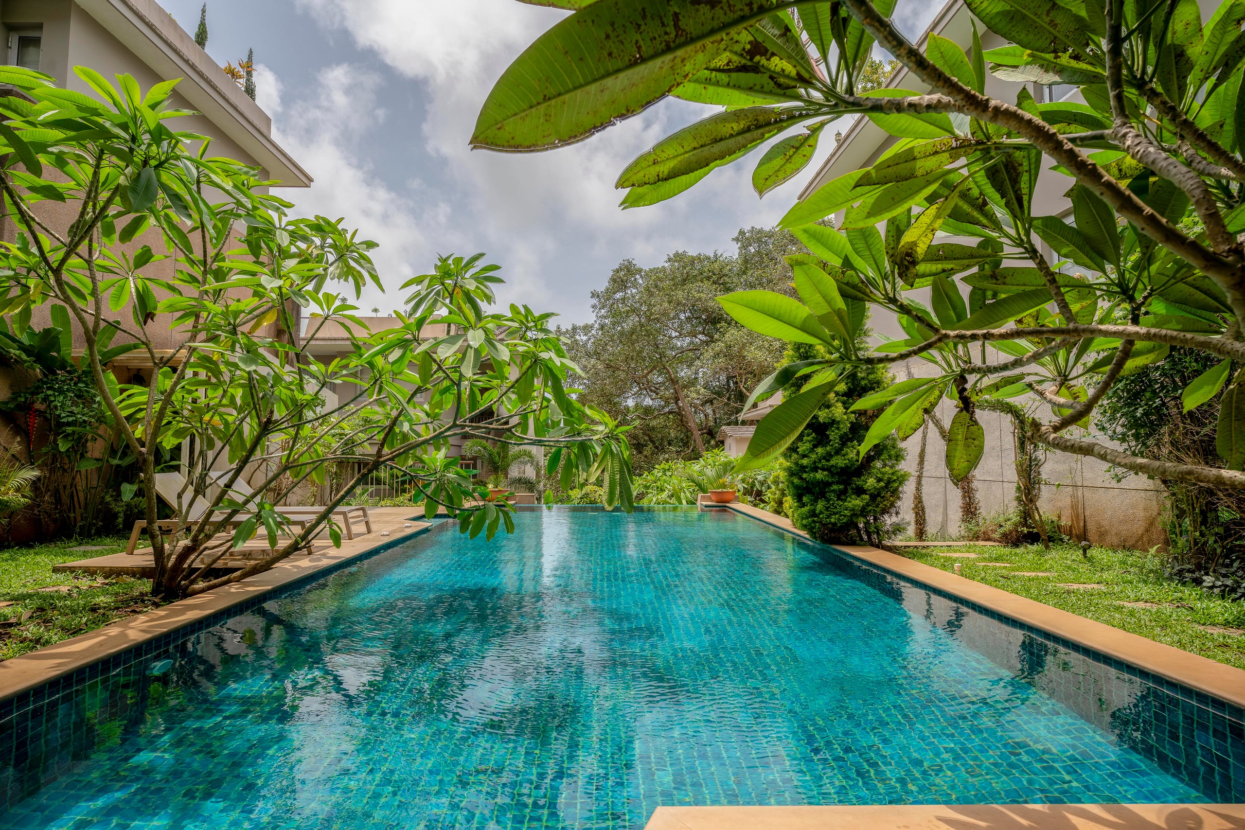 Sereno Horizon 3bhk Penthouse pvt jacuzzi rooftop — photo 4