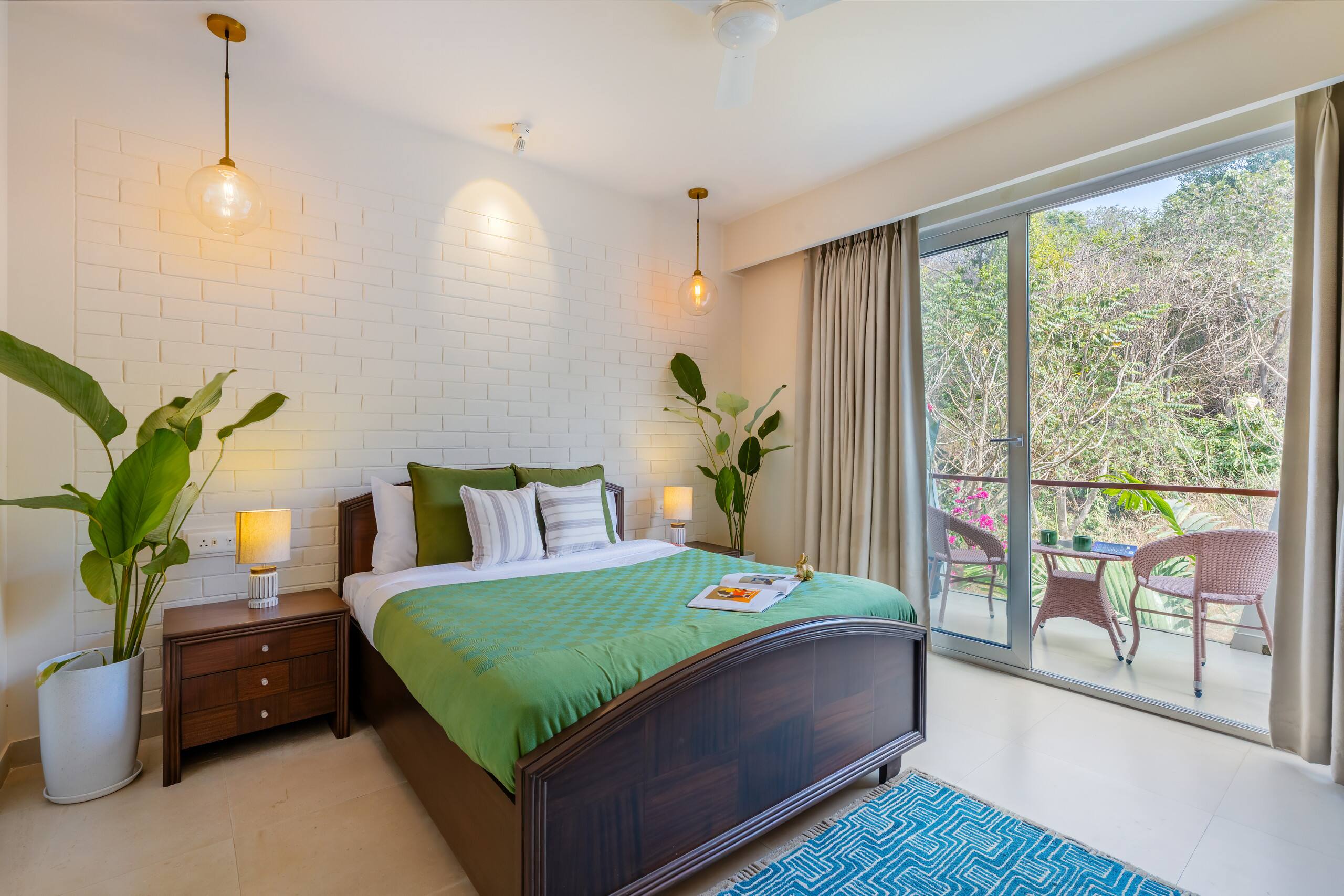 Sereno Horizon 3bhk Penthouse pvt jacuzzi rooftop 24
