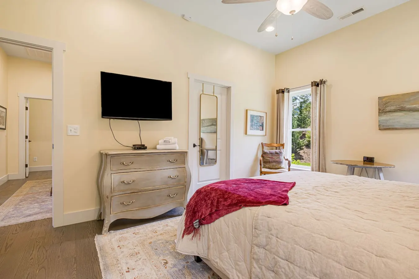 Quaint Home on Horse Farm! Gorgeous Views 9