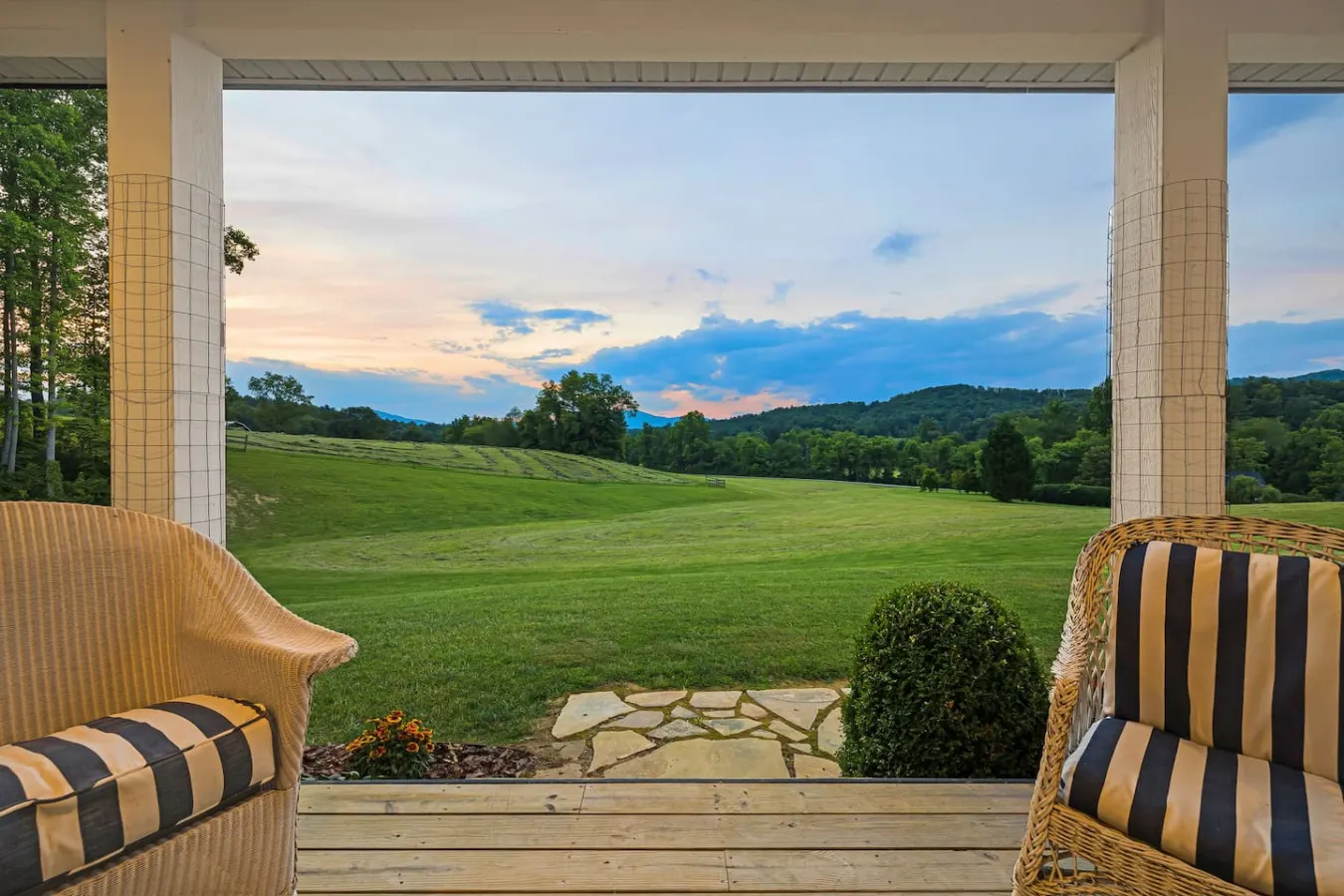 Quaint Home on Horse Farm! Gorgeous Views 5