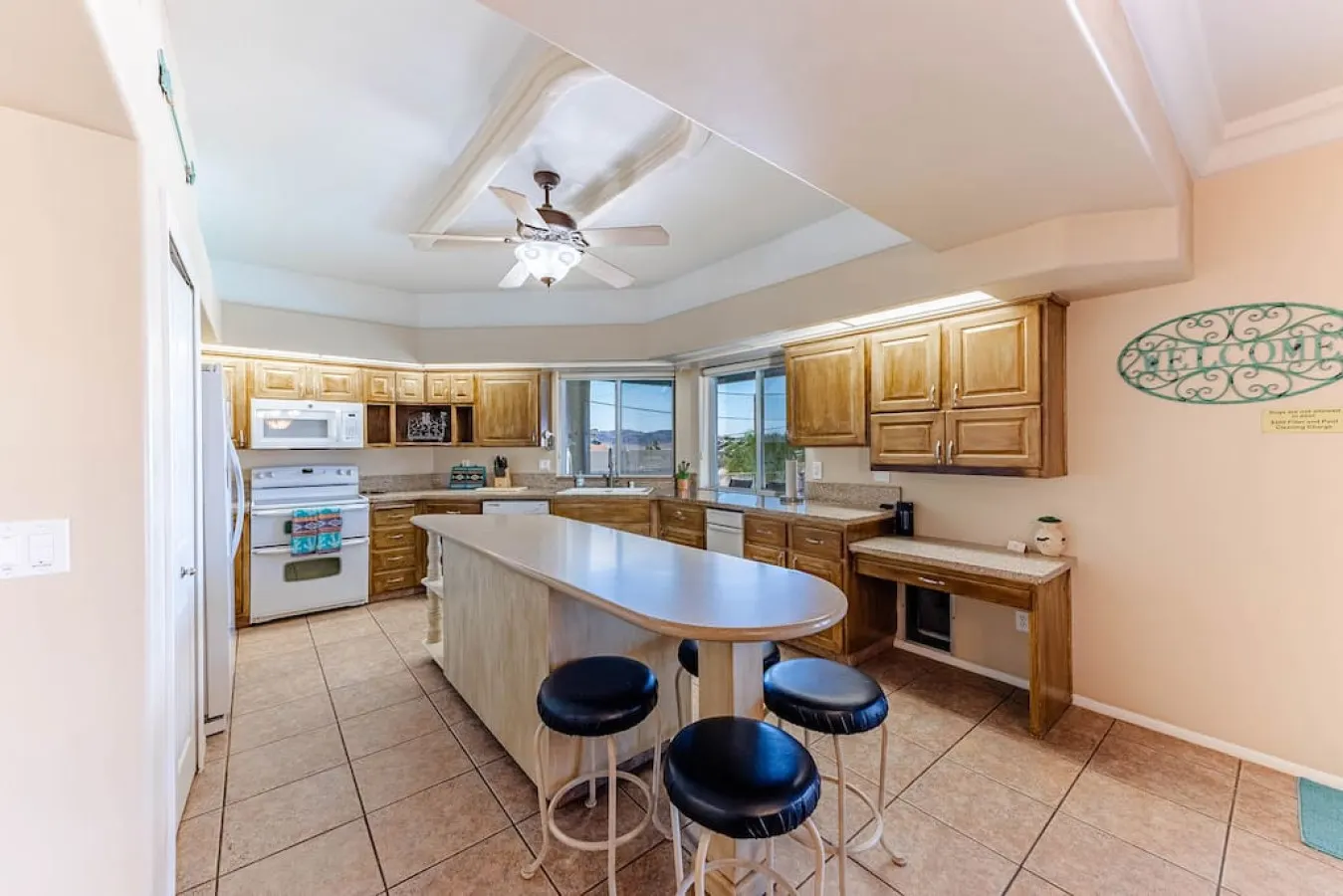 Havasu Paso - Pool, Spa, Games, Mountain Views 9