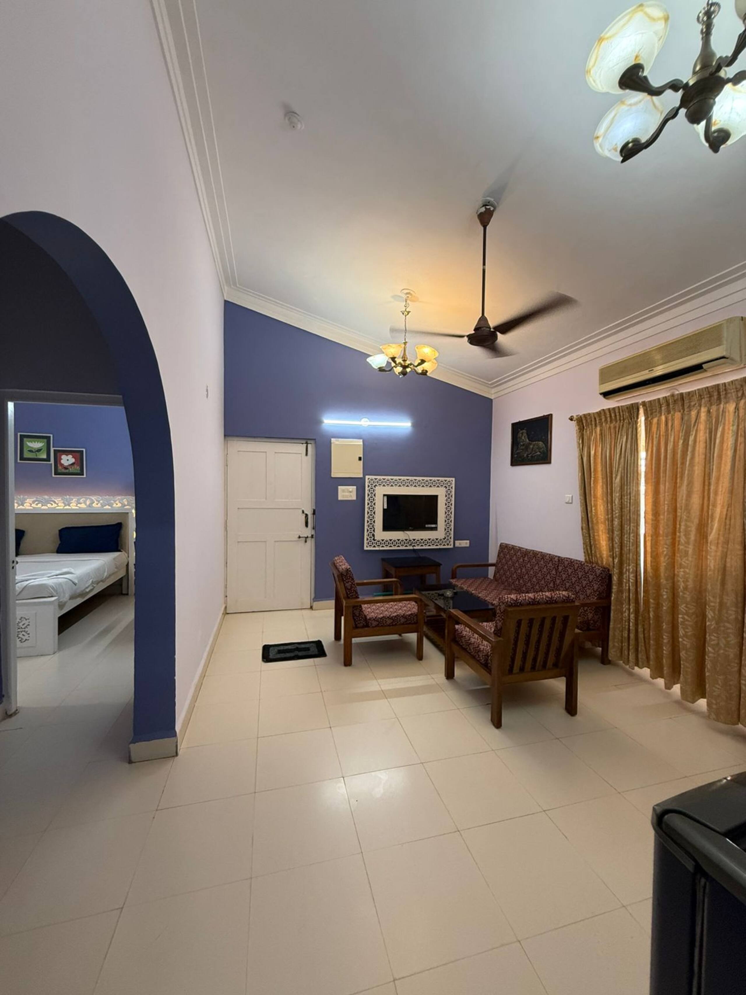 RoomzAway: Pool, Kitchen, Wi-Fi 9