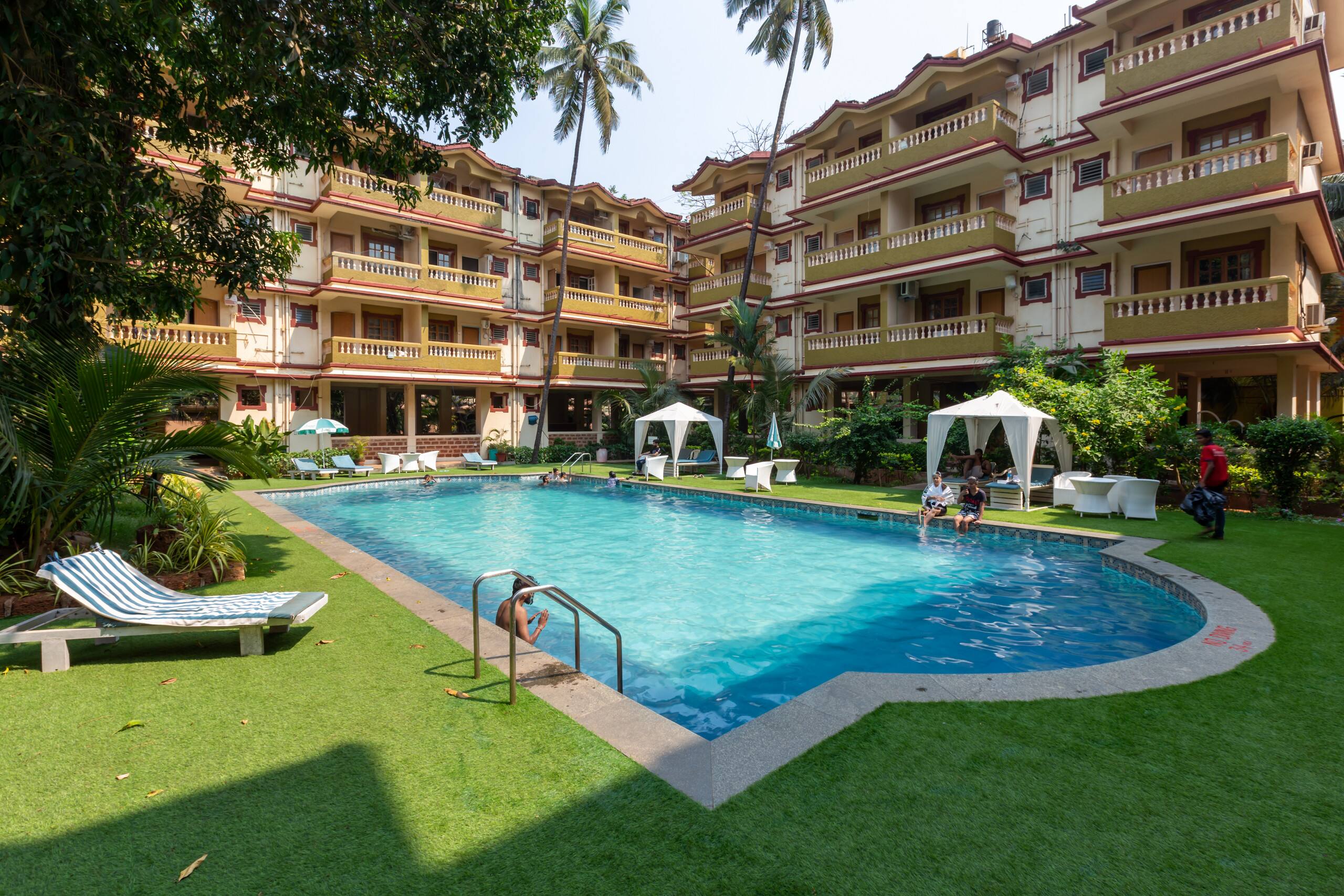 RoomzAway: Pool, Kitchen, Wi-Fi 3