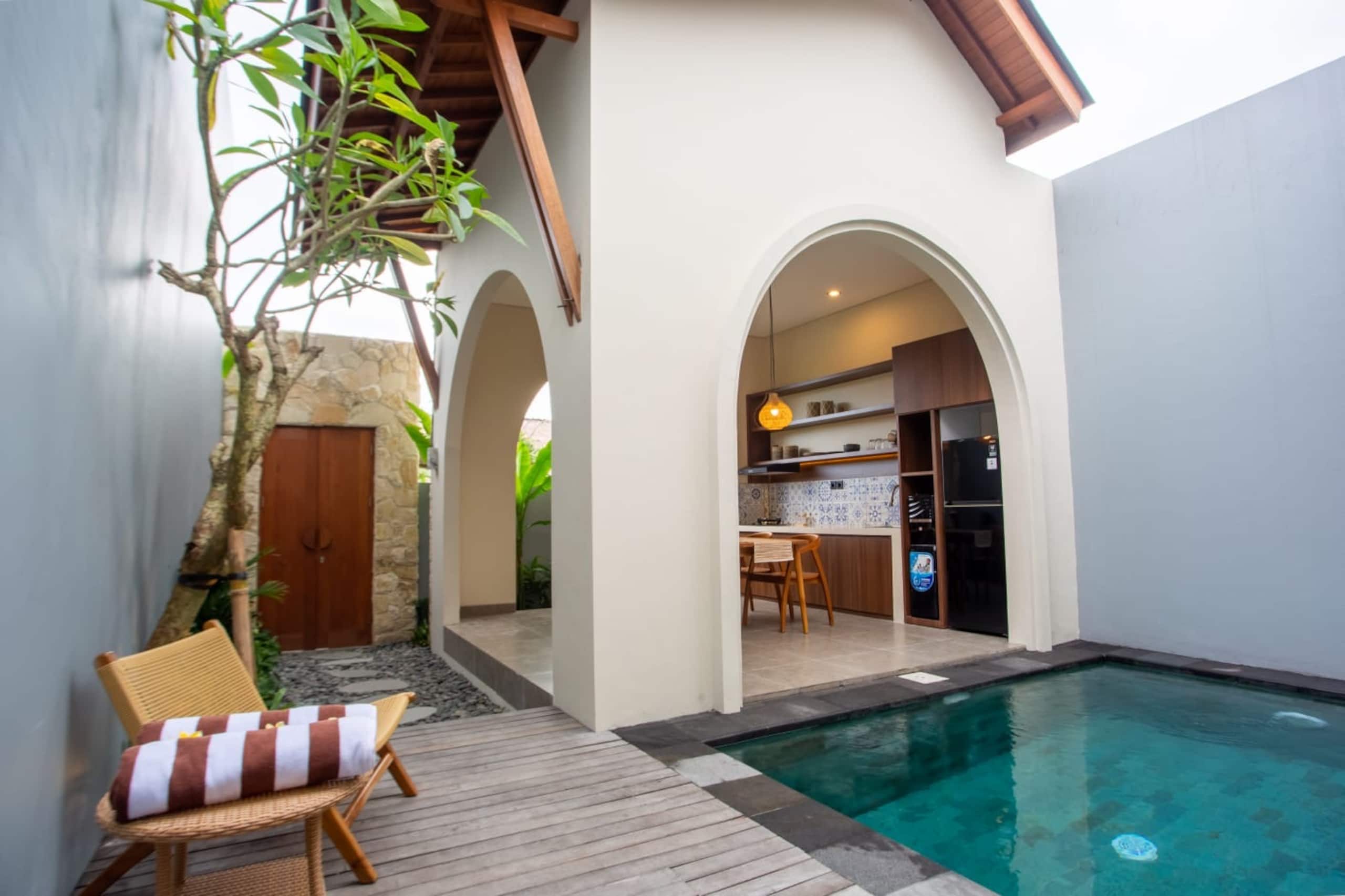 Batu Bolong Villa 1 Teba - Guesthouses for Rent in Dalung, Bali, Indonesia — photo 2