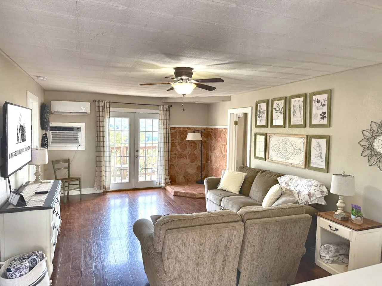 LAKE VIEWS! Historic Charm, Game room, Fish Nearby 9