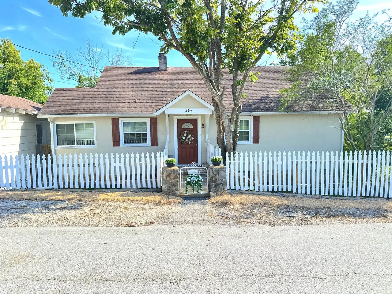 LAKE VIEWS! Historic Charm, Game room, Fish Nearby 17