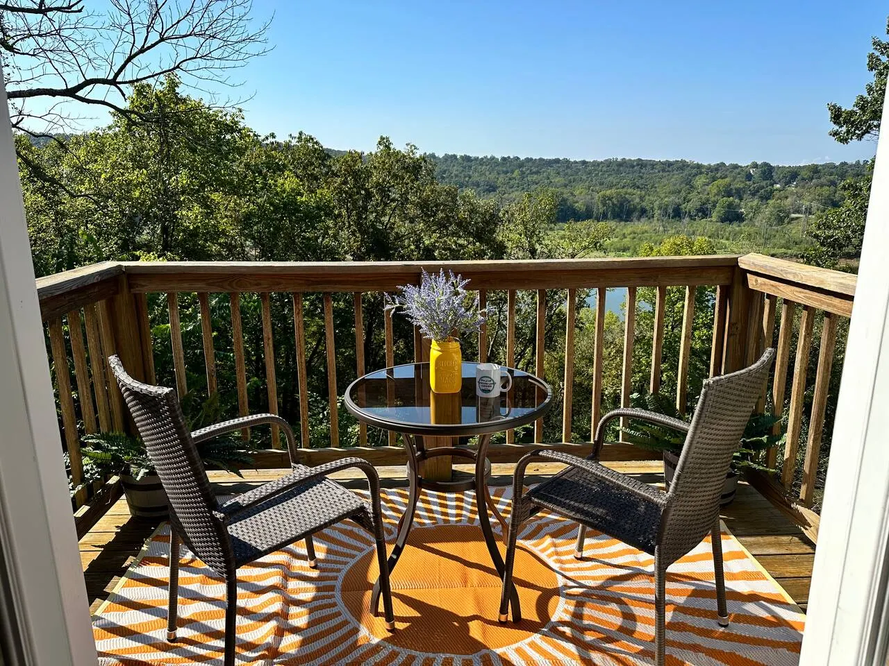 LAKE VIEWS! Historic Charm, Game room, Fish Nearby — photo 5