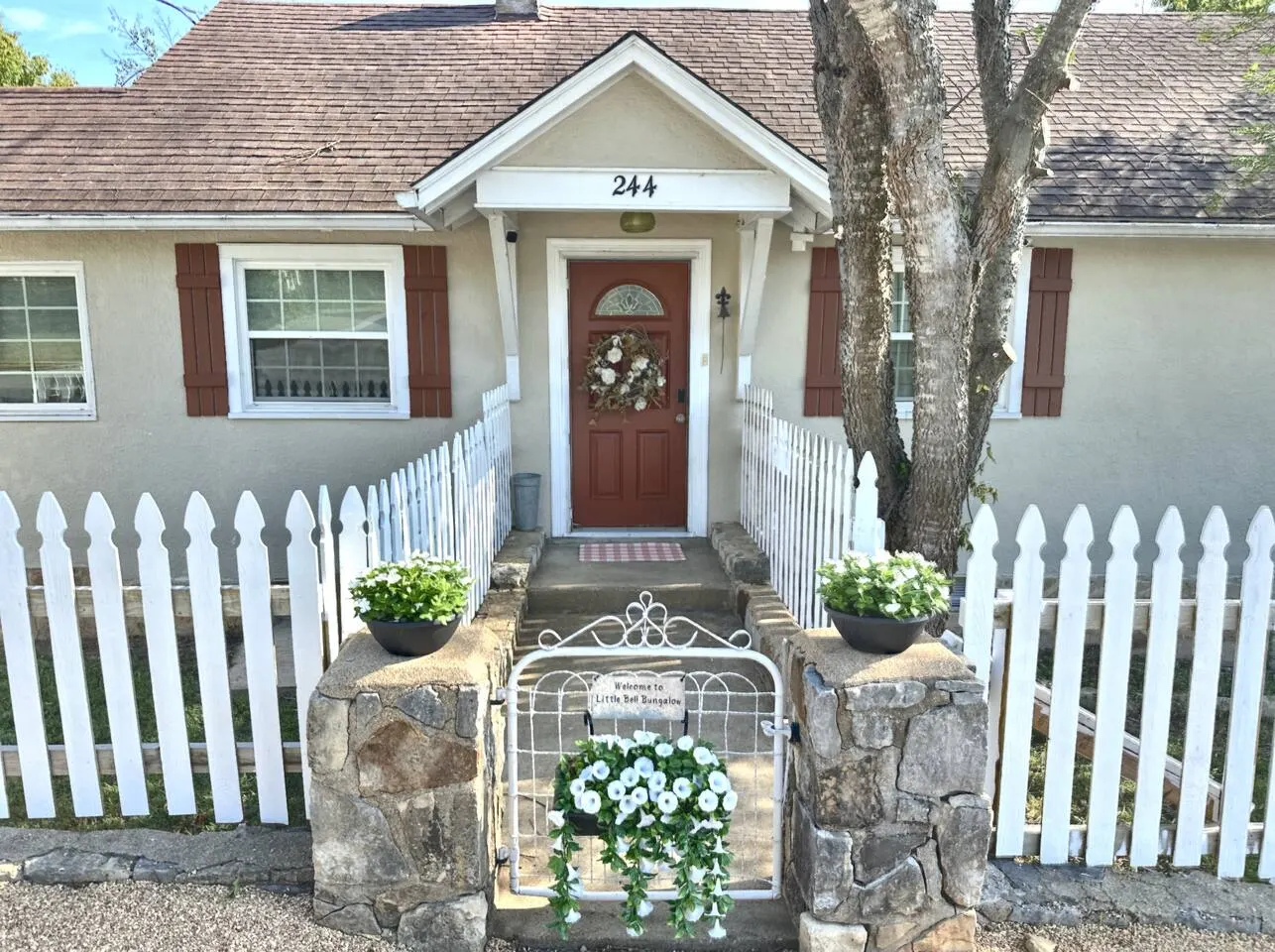 LAKE VIEWS! Historic Charm, Game room, Fish Nearby 6