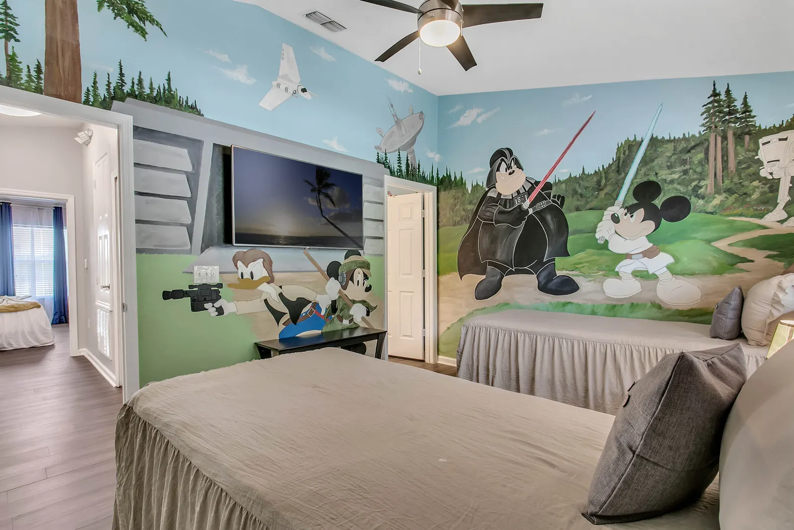 Star Wars Room + Pool 3 Miles to Disney 9