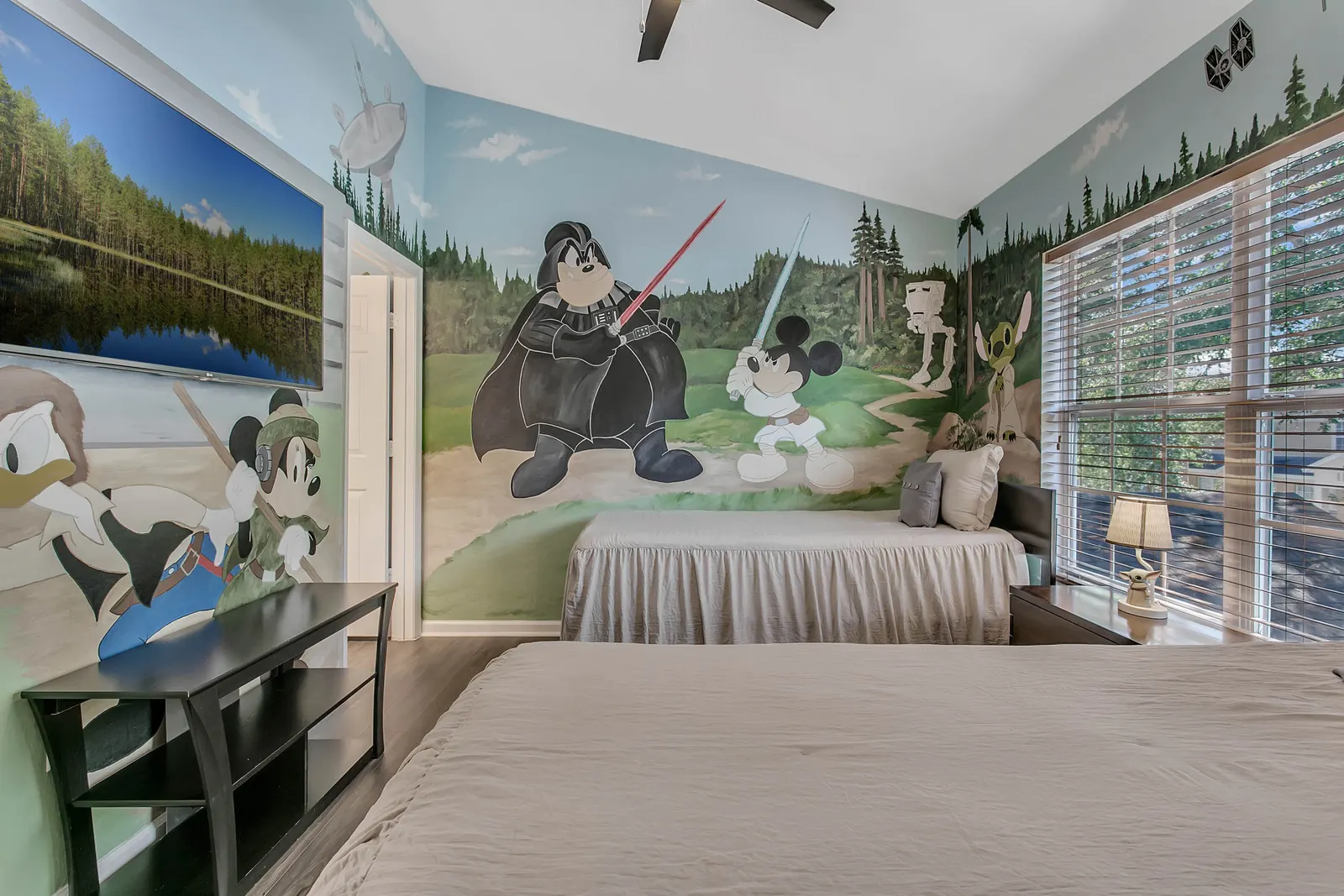 Star Wars Room + Pool 3 Miles to Disney 11