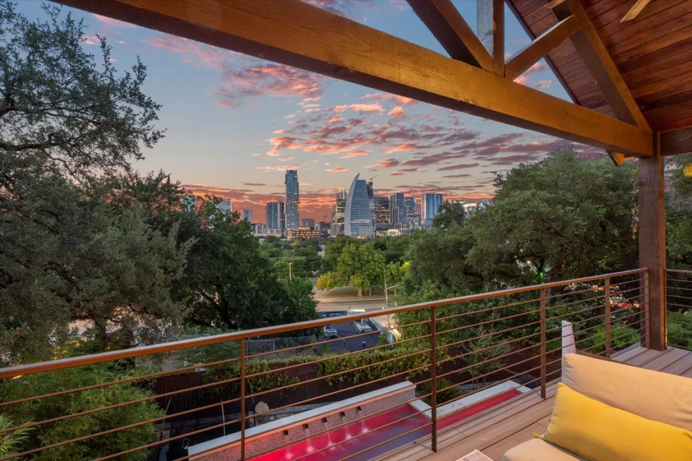 Downtown Retreat: sleeps 24 : 2 Pools/Spas : Gyms : Game Rooms : Fire Pit