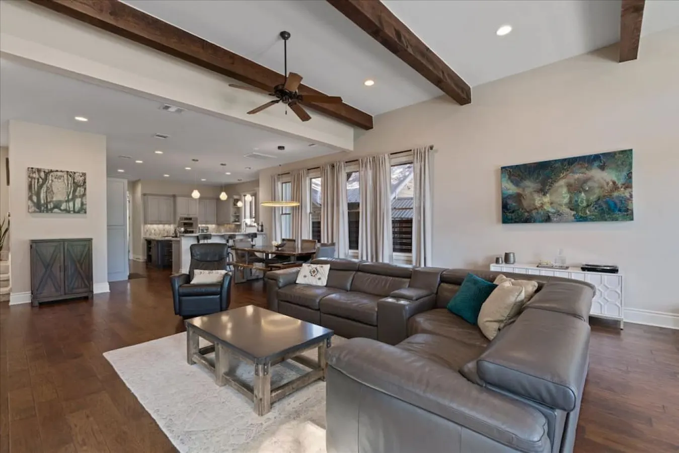 Downtown Retreat: sleeps 24 : 2 Pools/Spas : Gyms : Game Rooms : Fire Pit 9