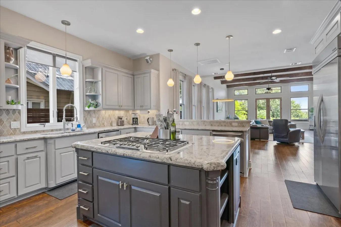 Downtown Retreat: sleeps 24 : 2 Pools/Spas : Gyms : Game Rooms : Fire Pit 10