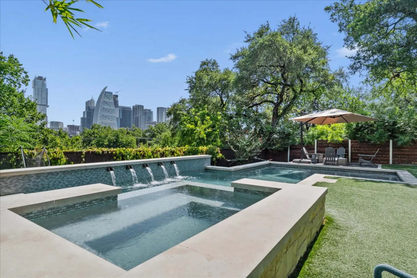 Downtown Retreat: sleeps 24 : 2 Pools/Spas : Gyms : Game Rooms : Fire Pit 14