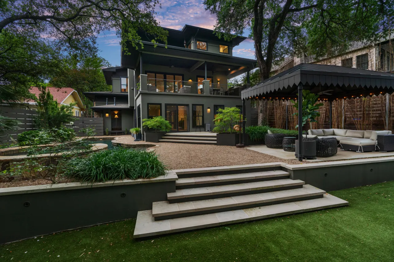Downtown Retreat: sleeps 24 : 2 Pools/Spas : Gyms : Game Rooms : Fire Pit 15