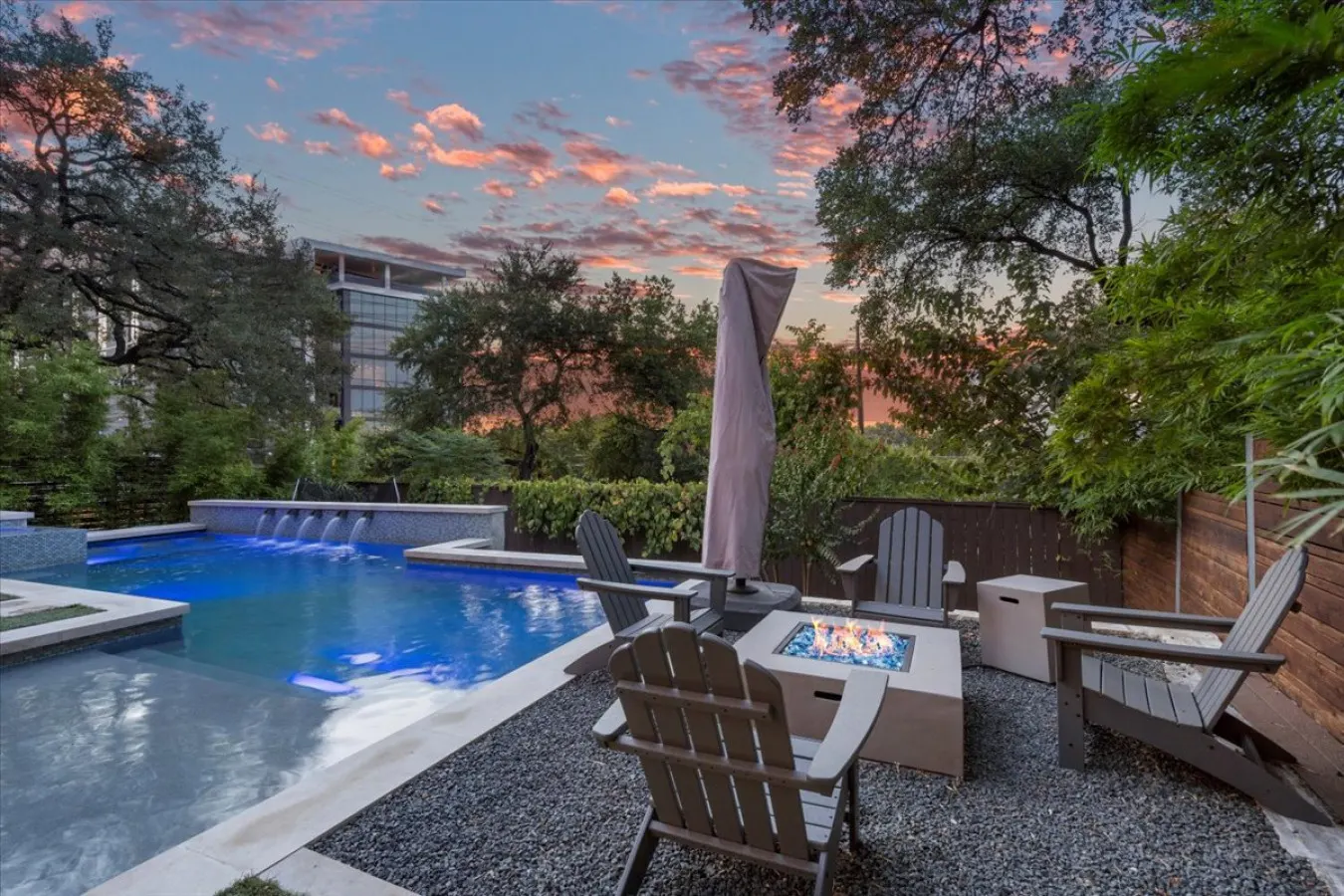 Downtown Retreat: sleeps 24 : 2 Pools/Spas : Gyms : Game Rooms : Fire Pit 18