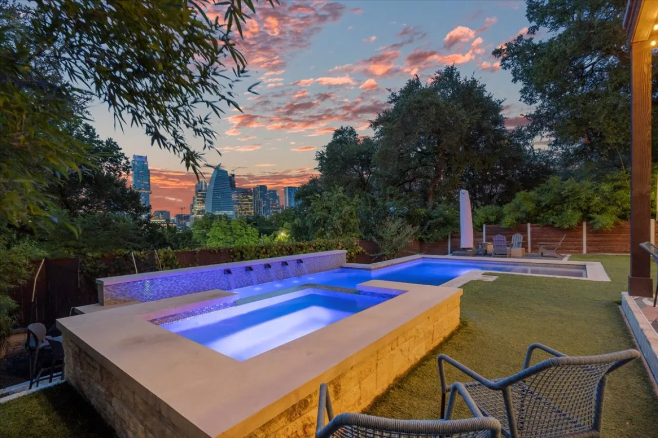 Downtown Retreat: sleeps 24 : 2 Pools/Spas : Gyms : Game Rooms : Fire Pit — photo 4