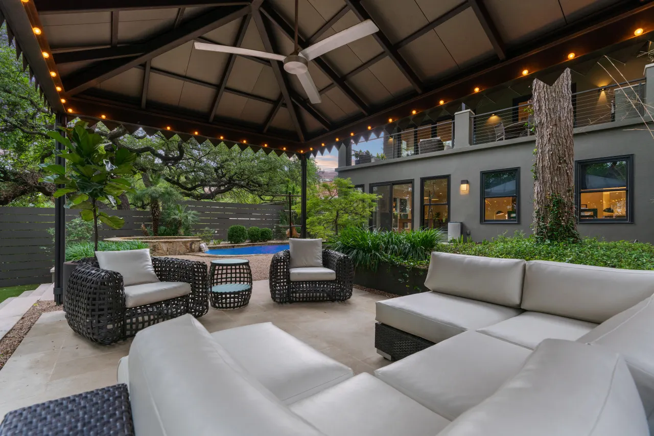 Downtown Retreat: sleeps 24 : 2 Pools/Spas : Gyms : Game Rooms : Fire Pit — photo 5