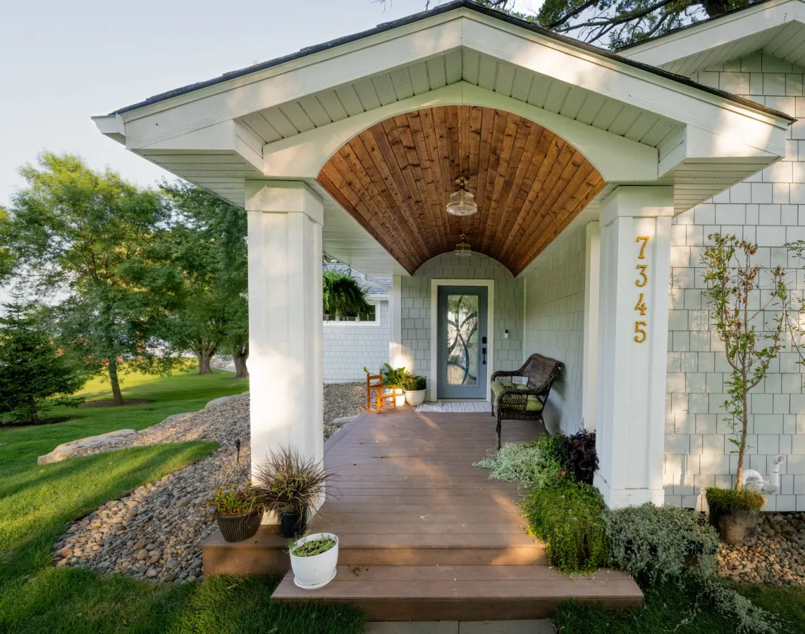 Lakeside Cottage 11