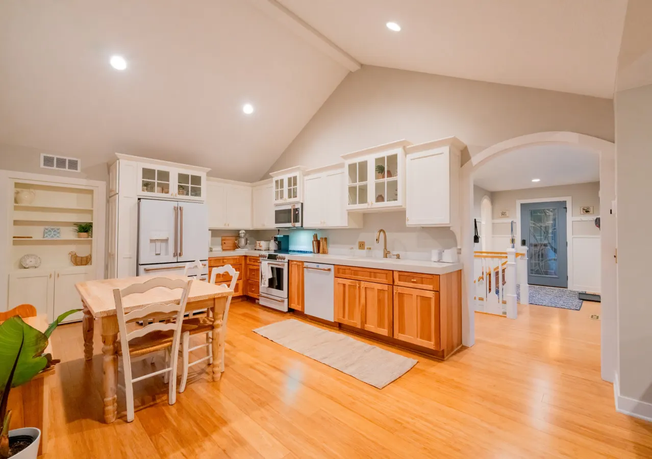 Lakeside Cottage 14
