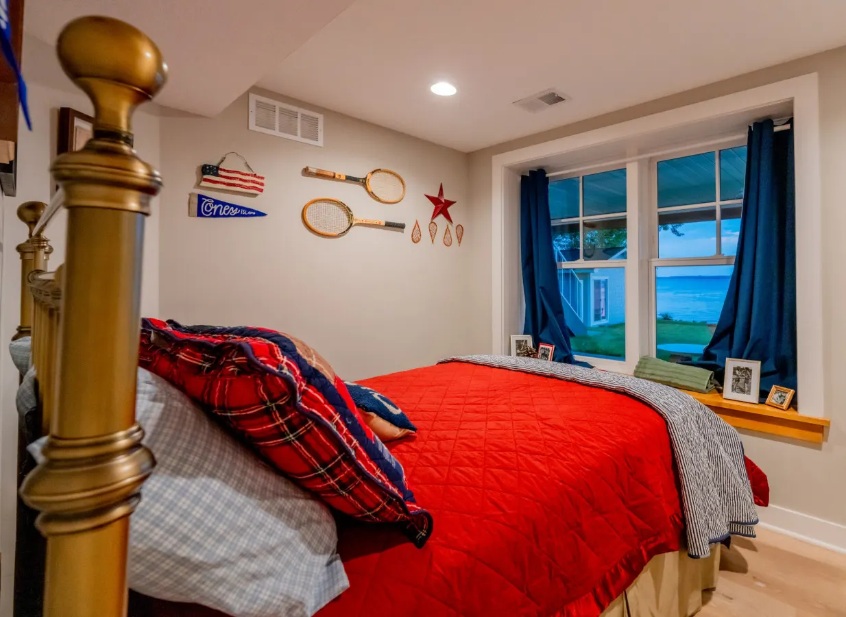 Lakeside Cottage 17