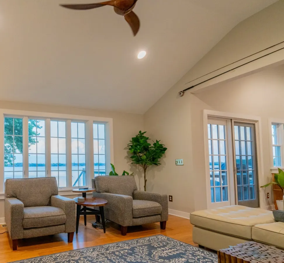 Lakeside Cottage 6