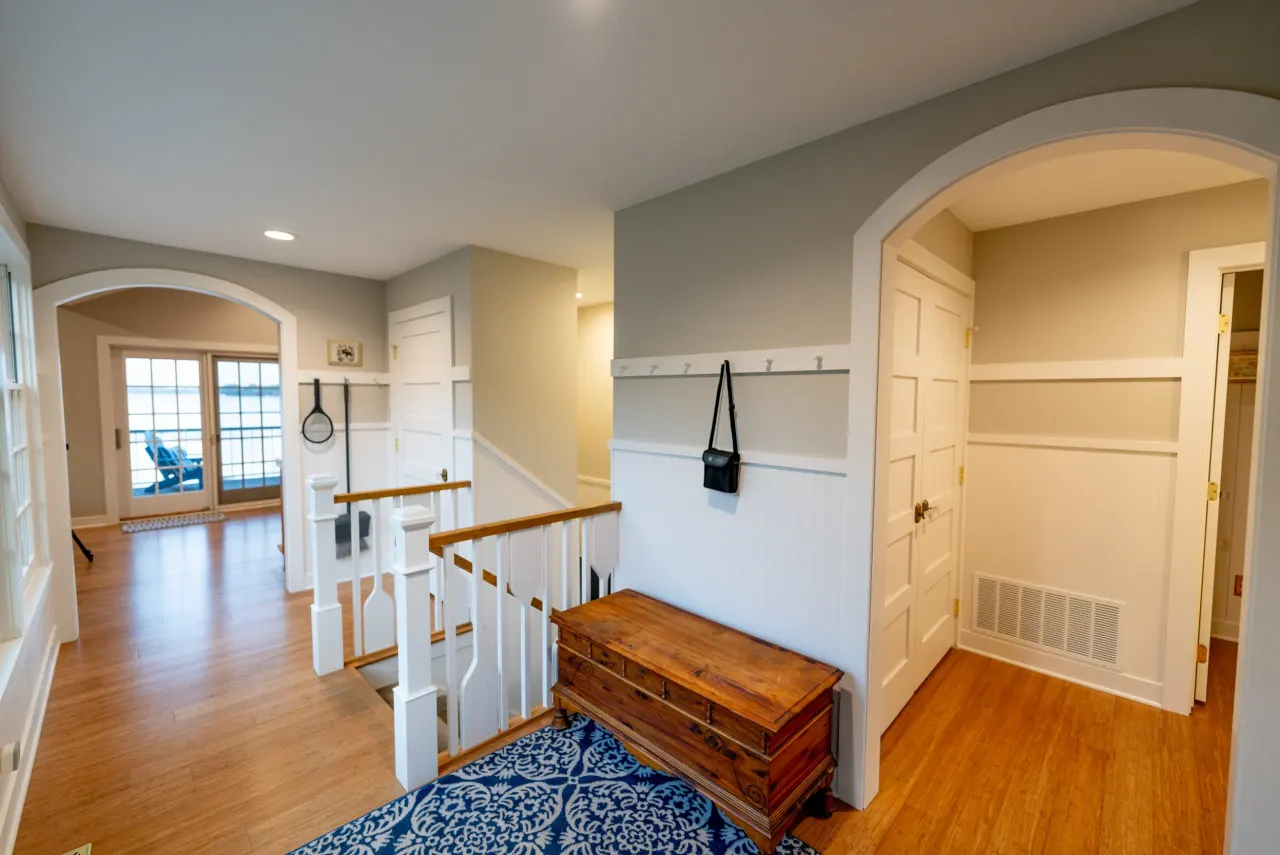Lakeside Cottage 8
