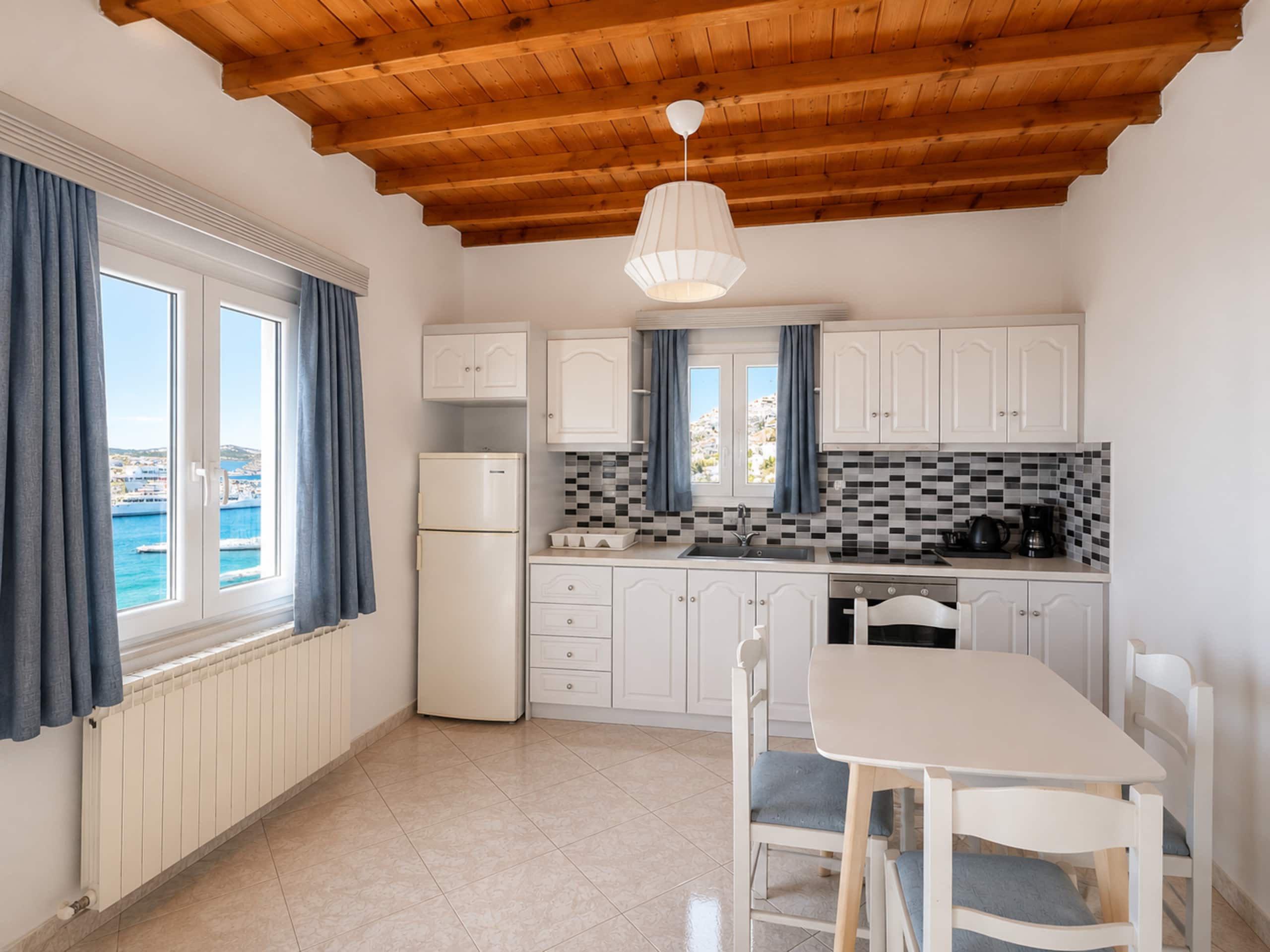 Superior Two Bedroom Apartment With Sea View 13