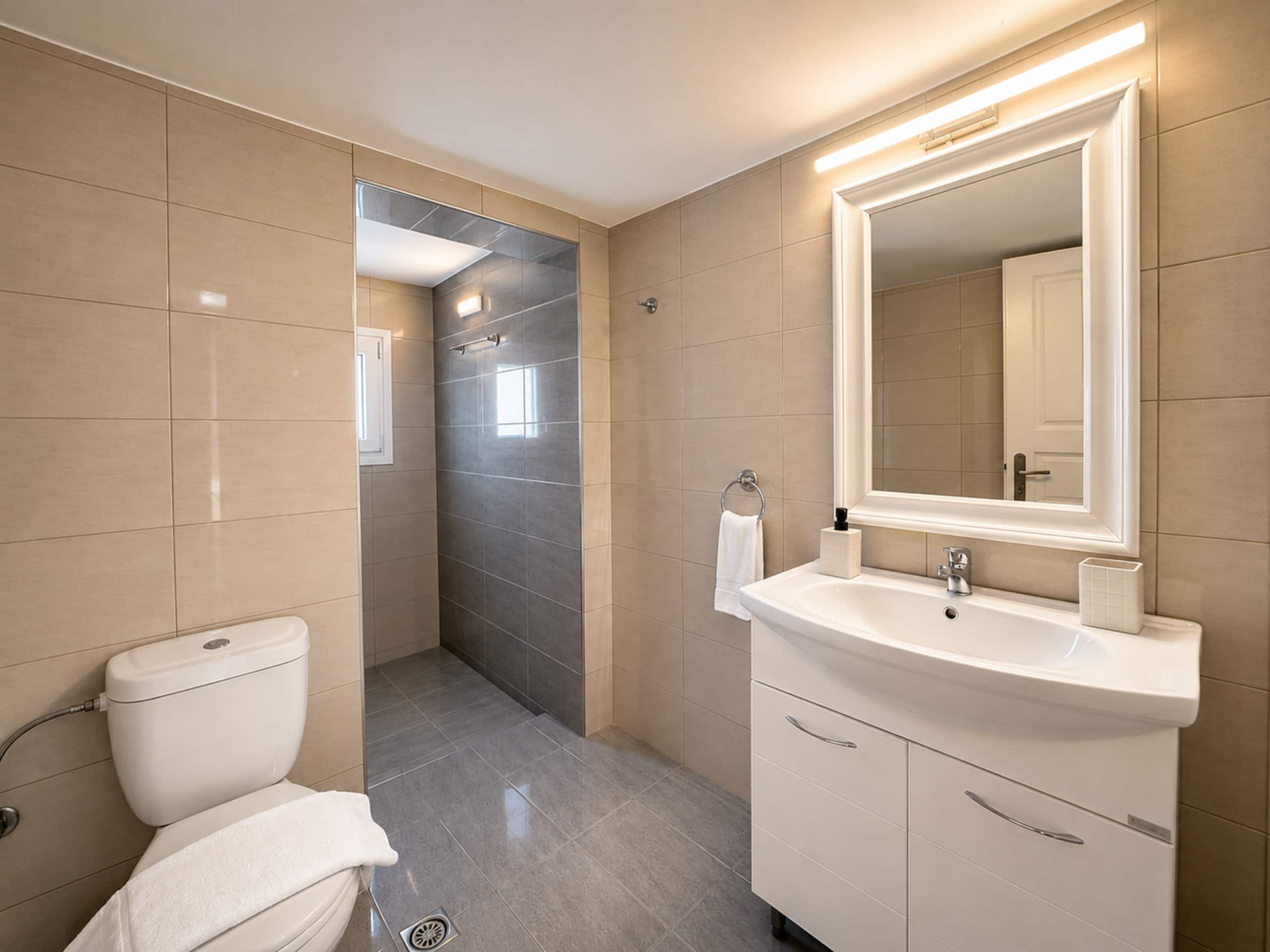Superior Two Bedroom Apartment With Sea View 17