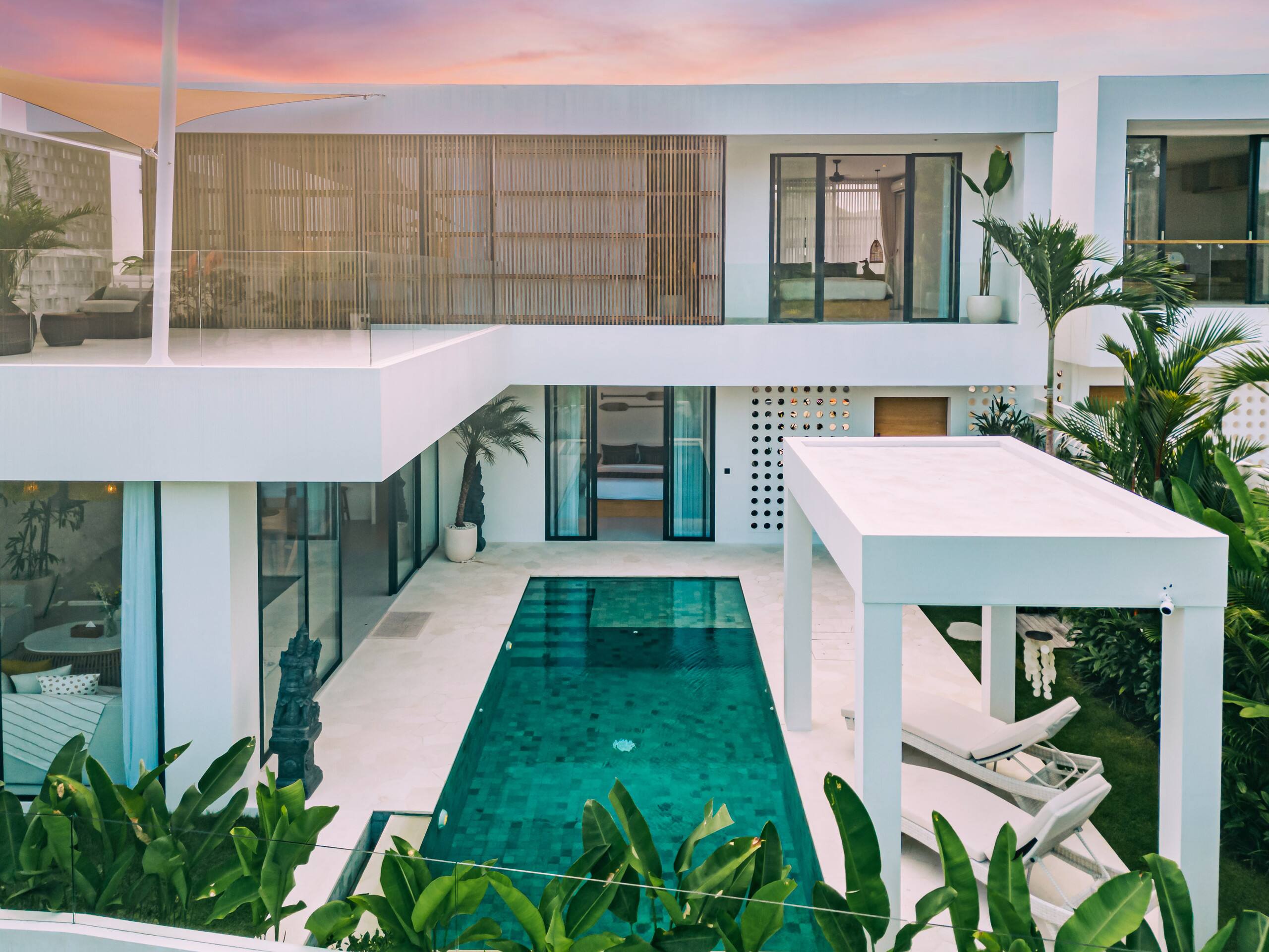 Stunning 3BR Property, Rooftop, Bathtub, 12m Pool