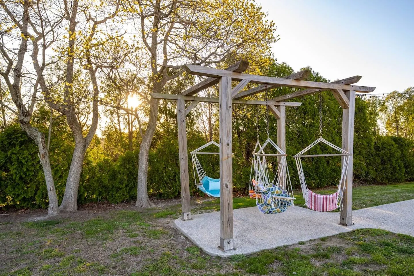 CozyCottage Mins 2 Beach - OutdoorDining & Firepit 3