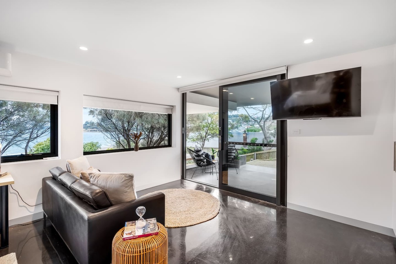 Beachfront W/ Breathtaking Views — photo 3