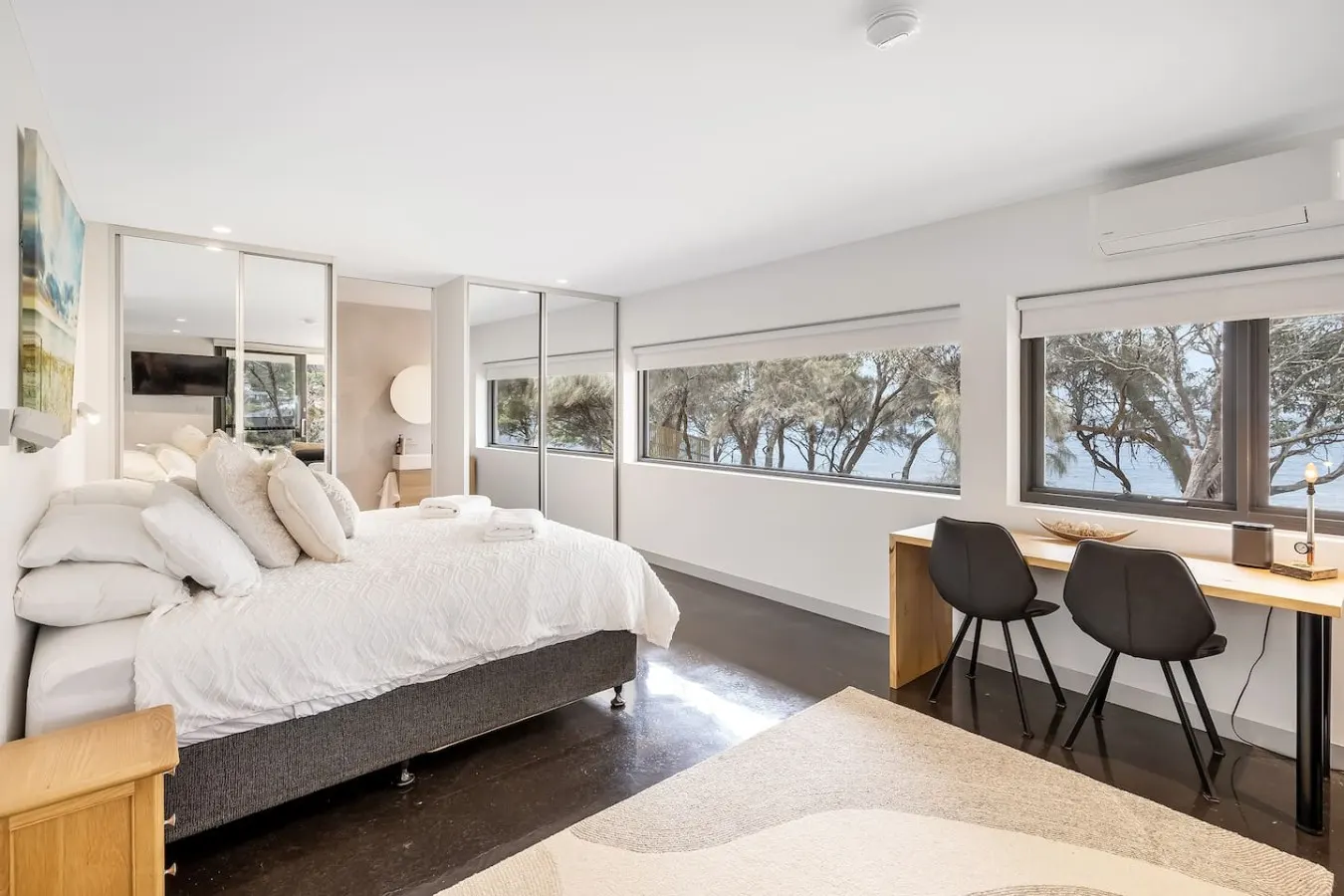 Beachfront W/ Breathtaking Views 8