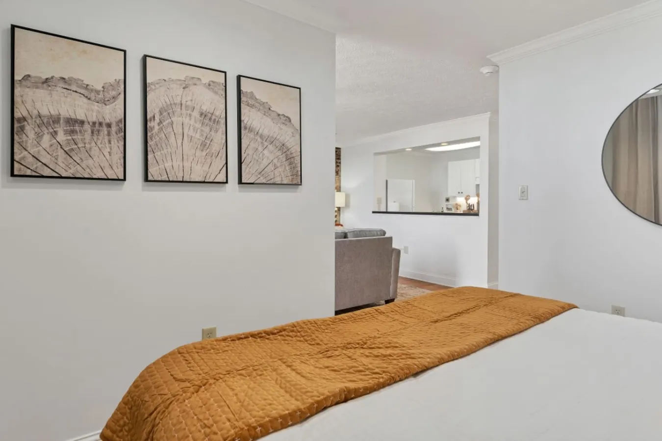 Downtown Loft | King Bed + Free Parking