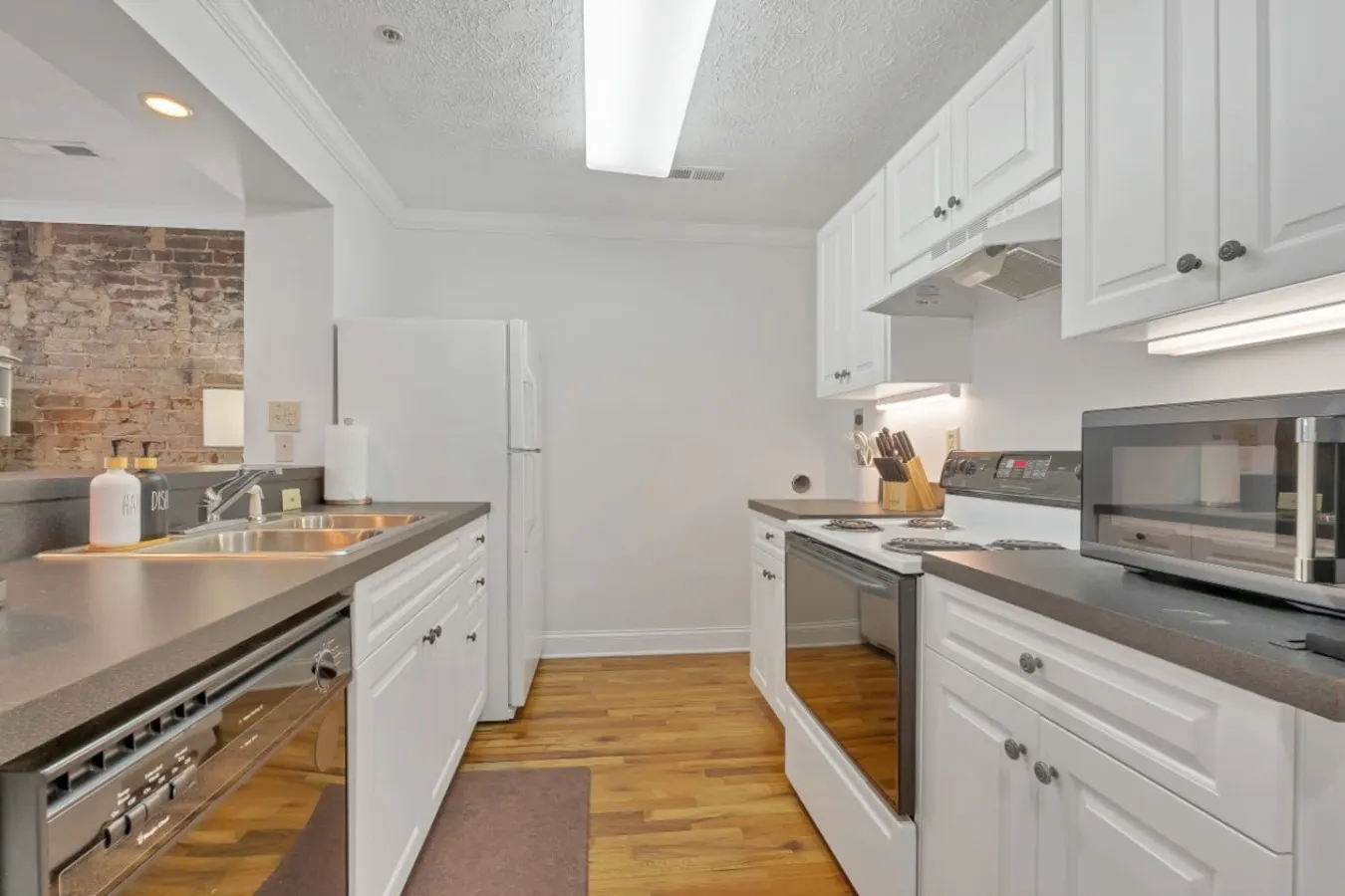 Downtown Loft | King Bed + Free Parking — photo 2