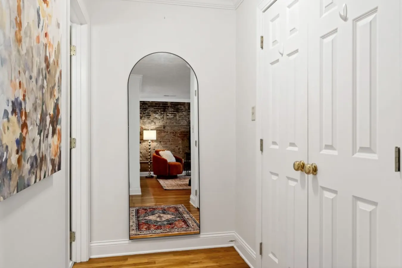 Downtown Loft King Bed + Free Parking 9