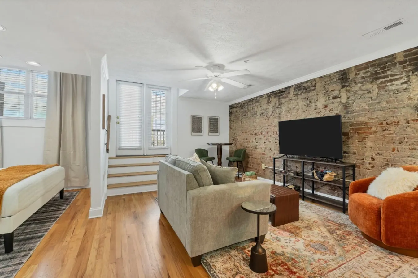 Downtown Loft King Bed + Free Parking 16