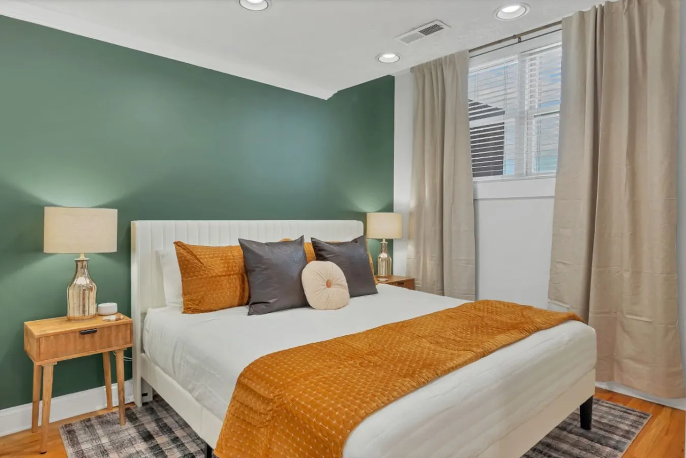 Downtown Loft King Bed + Free Parking 17