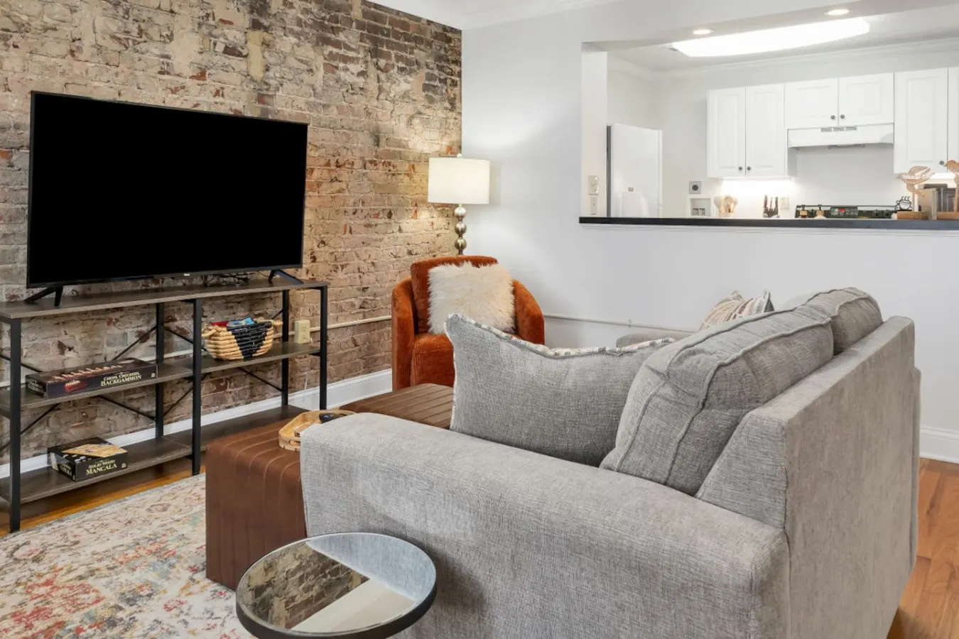 Downtown Loft King Bed + Free Parking 18